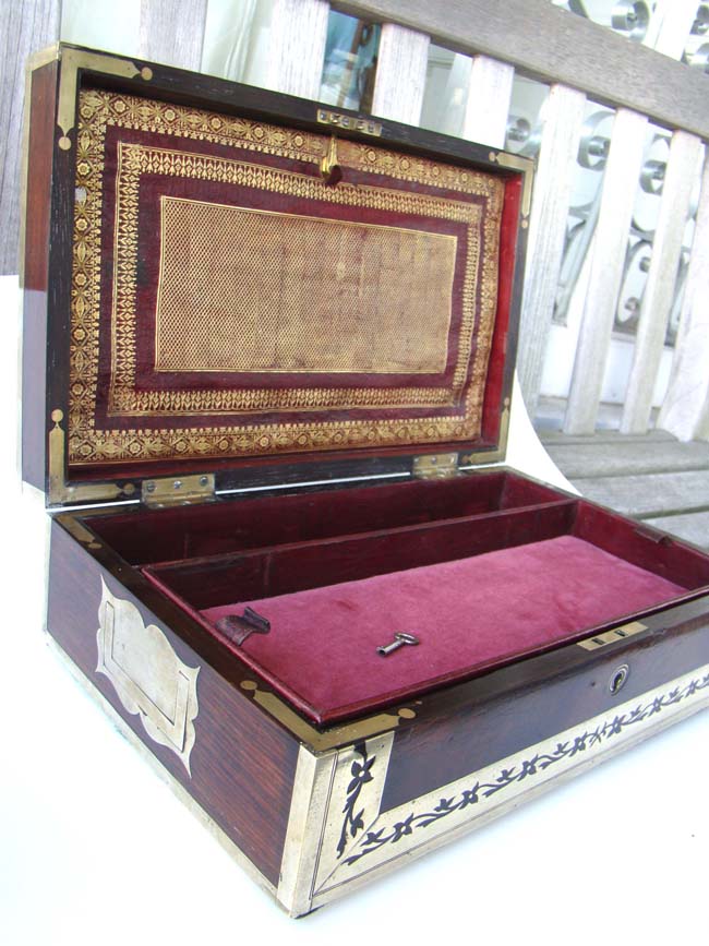 A magnificent early 19th century English brass mounted rosewood travelling dressing box circa 1810-1830. — image 2